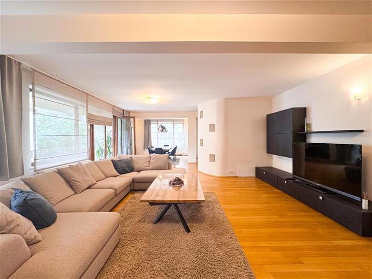 Apartament cu 4 camere semidecomandat, mobilat în Herăstrău