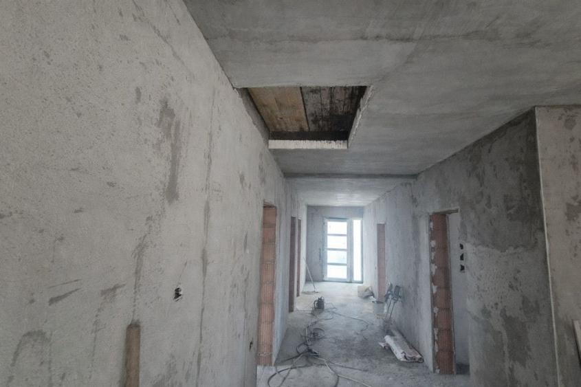 Casă individuală cu 4 camere cu Canalizare în Central