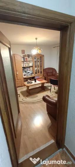 Apartament cu 3 camere decomandat în Obcini