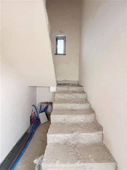 Duplex cu 4 camere cu Canalizare în Stupini