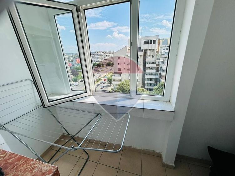 Apartament cu 3 camere decomandat, mobilat în Central