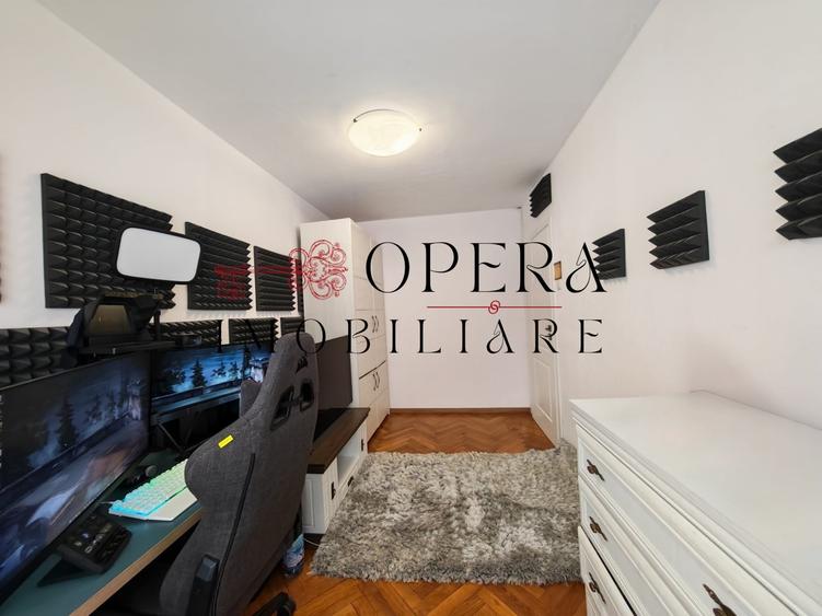 Apartament cu 3 camere nedecomandat, mobilat în Podu Roș