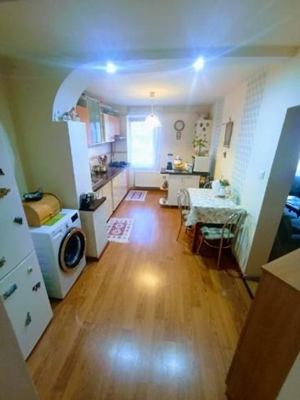 Apartament cu 3 camere decomandat în Tractorul - 2