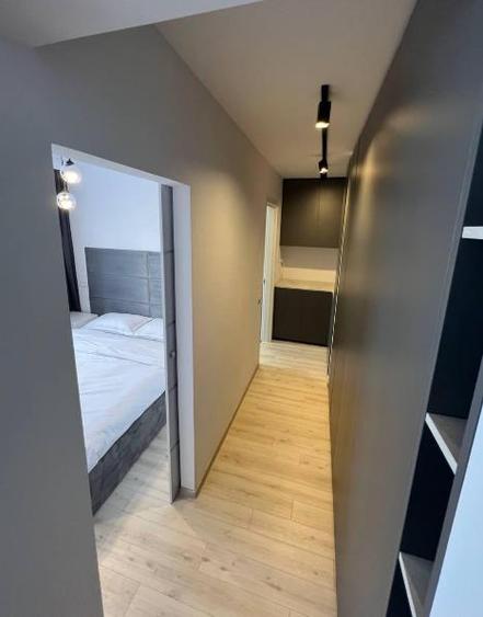Apartament cu 2 camere decomandat în Tractorul