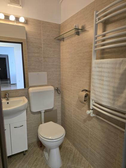 Apartament cu 3 camere semidecomandat, mobilat în Drumul Taberei
