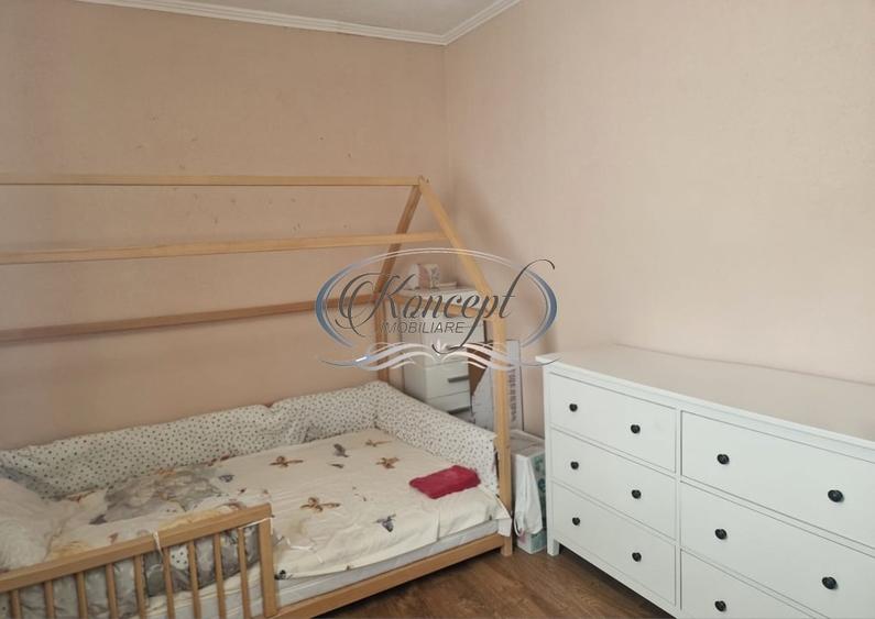 Apartament cu 3 camere semidecomandat, mobilat în Zorilor