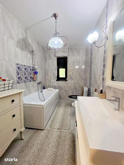Casă cu 5 camere cu Teren 1500 Mp în Central