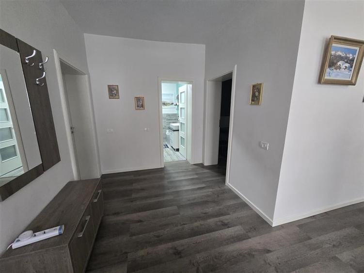 Casă individuală cu 5 camere cu Teren 1600 Mp în Șinca Veche