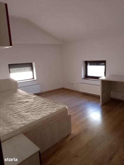 Casă cu 5 camere cu Teren 250 Mp în Central