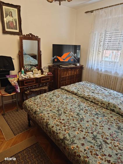 Apartament cu 3 camere decomandat în Cetate