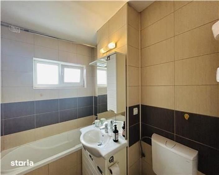 Apartament cu 3 camere semidecomandat în Tineretului