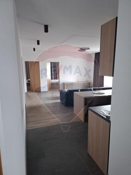 Apartament cu 3 camere decomandat, mobilat în Central