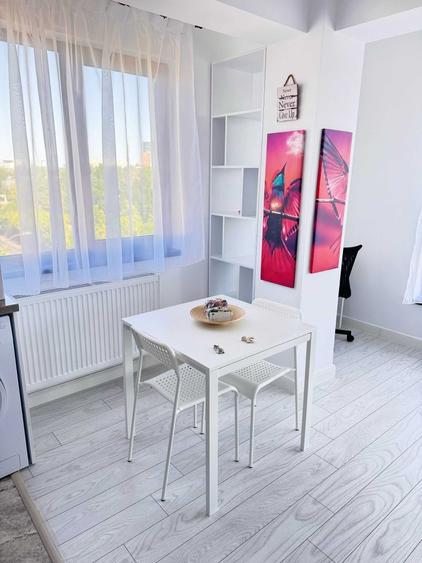 Apartament cu 2 camere semidecomandat în Jiului