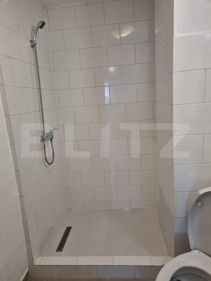 Apartament cu 3 camere semidecomandat în Est