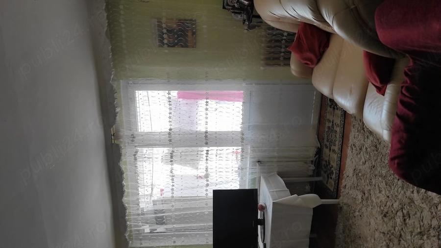 Apartament cu 3 camere semidecomandat în Dărmănești