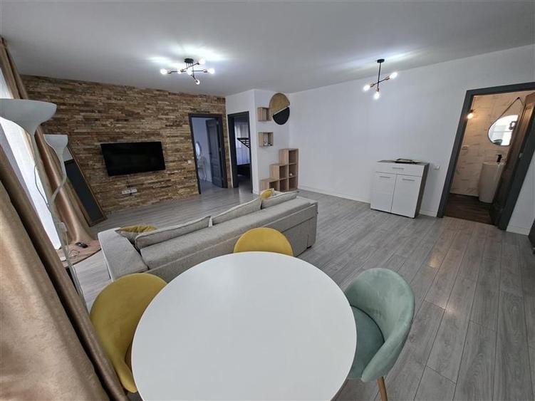 Apartament cu 3 camere circular, mobilat în Iris