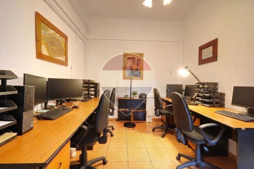 Apartament cu 5 camere decomandat în Semicentral