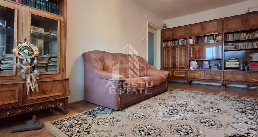 Apartament cu 4 camere decomandat, mobilat în Central