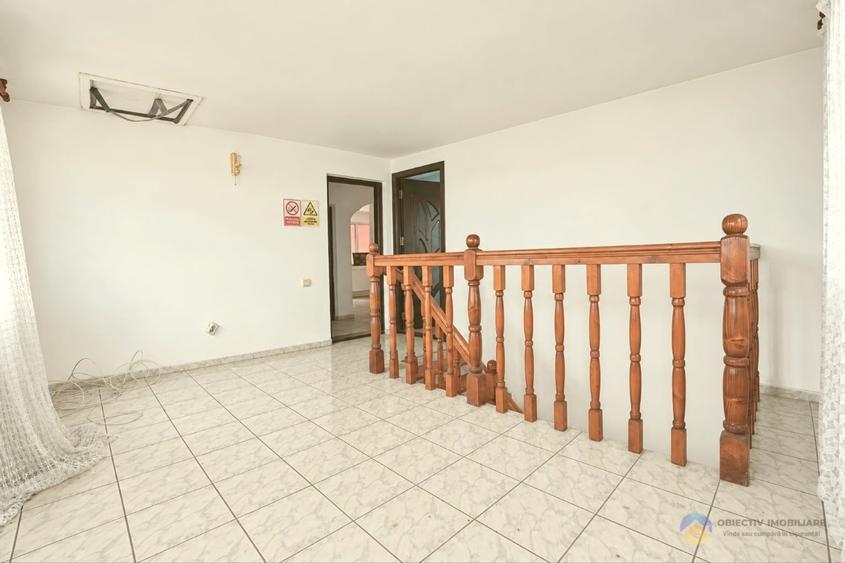 Casă cu 5 camere cu Canalizare în Săvinești