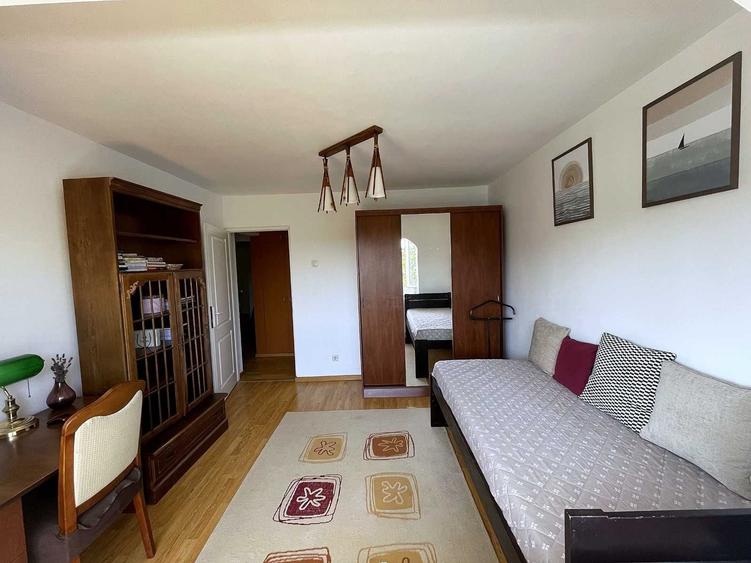 Apartament cu 4 camere decomandat în Central