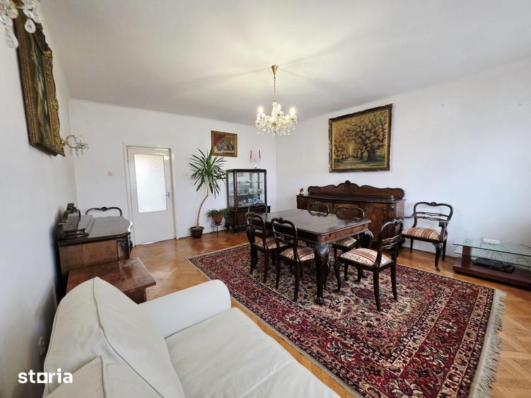 Apartament cu 3 camere decomandat în Gruia