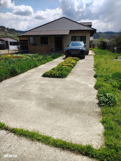Casă cu 3 camere cu Teren 2370 Mp în Mihăești