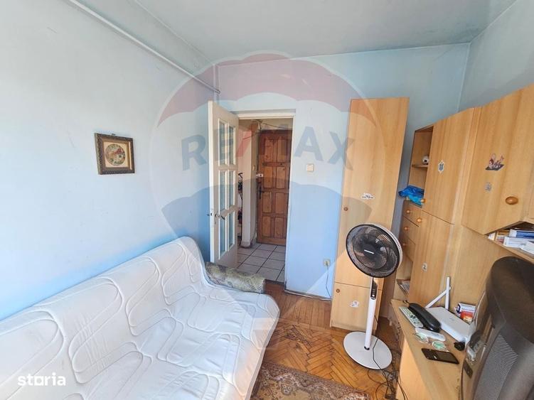 Apartament cu 3 camere semidecomandat în Central
