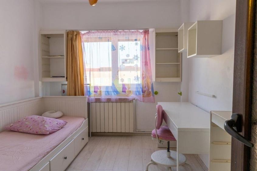 Apartament cu 3 camere, mobilat în Central