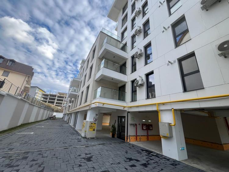 Apartament cu 3 camere decomandat în Păcurari