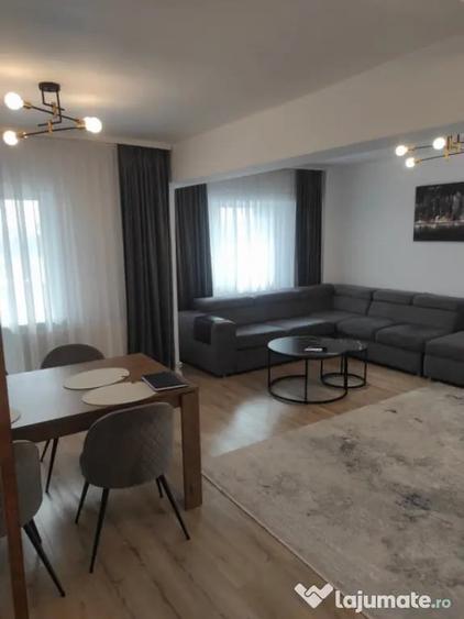 Apartament cu 3 camere decomandat în George Enescu