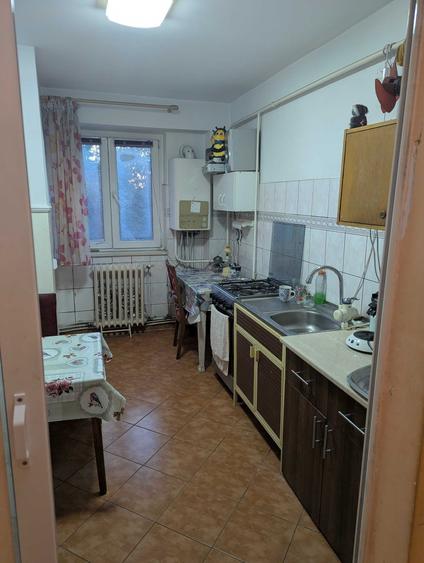 Apartament cu 3 camere decomandat în Nicolae Bălcescu