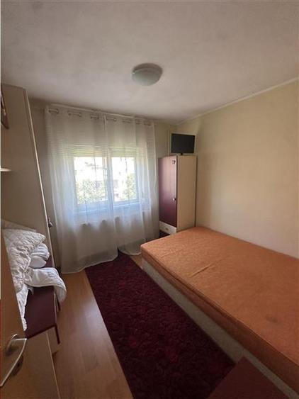 Apartament cu 3 camere semidecomandat, mobilat în Aradului