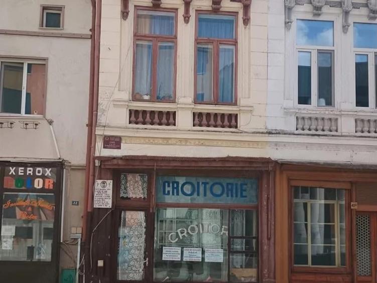 Casă individuală cu 6 camere cu Canalizare în Central