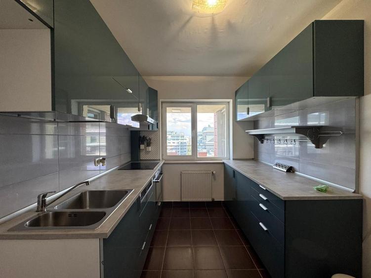 Apartament cu 3 camere decomandat, mobilat în Tei