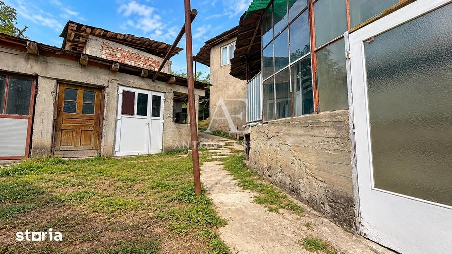 Casă cu 4 camere cu Canalizare în Central