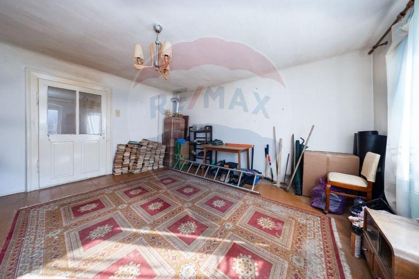 Casă cu 2 camere cu Teren 620 Mp în Schei