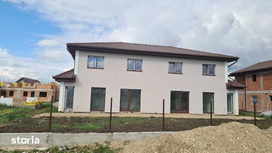 Casă cu 4 camere cu Teren 120 Mp în Șura Mică