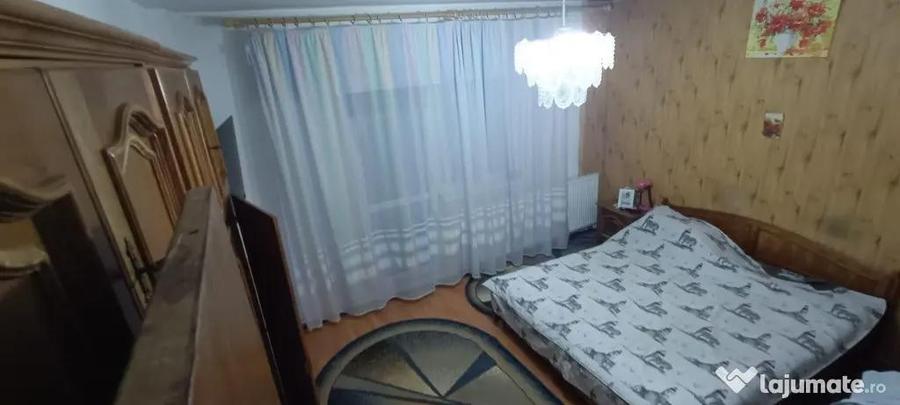 Apartament cu 3 camere decomandat în Obcini