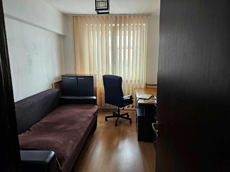 Apartament cu 3 camere decomandat în Giurgiului