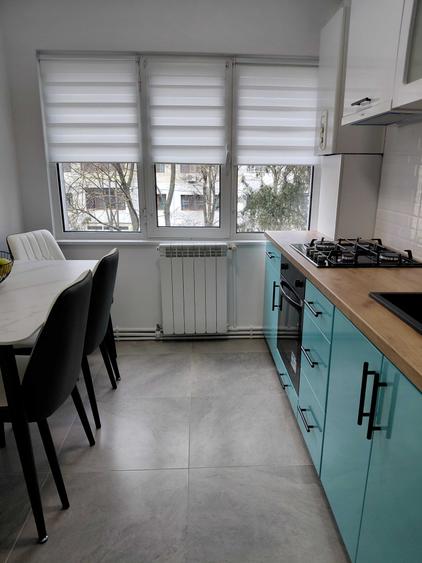 Apartament cu 3 camere semidecomandat în Micro 16