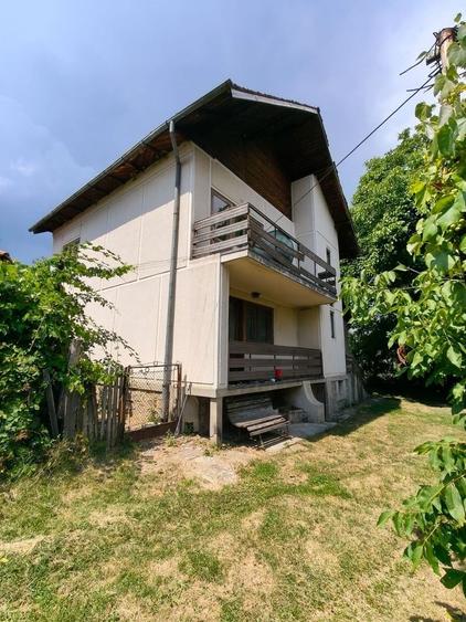 Casă cu 4 camere în Oeștii Ungureni