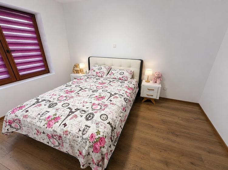 Casă individuală cu 5 camere cu Garaj în Periferie