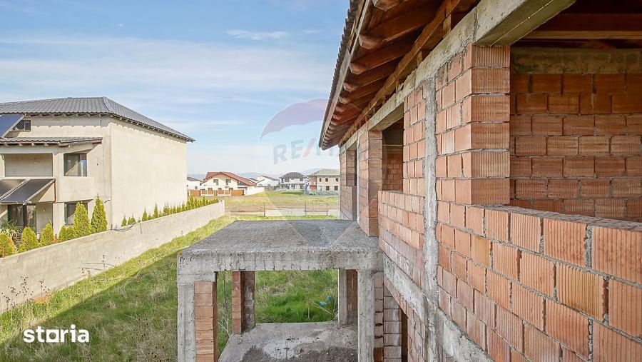 Casă cu 6 camere cu Teren 462 Mp în Sânpetru