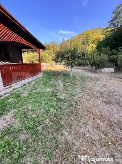 Casă cu 3 camere cu Teren 1500 Mp în Central