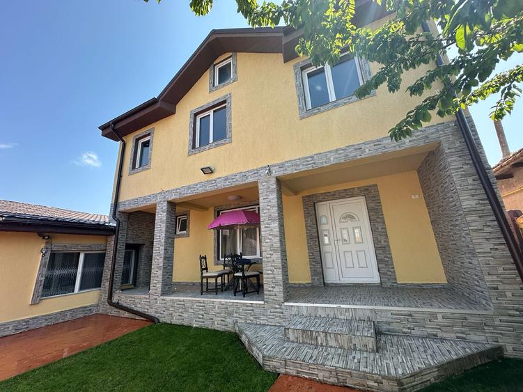 Casă individuală cu 6 camere cu Canalizare în Ovidiu