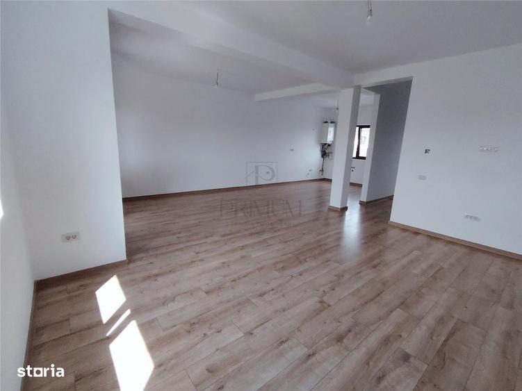 Casă cu 4 camere decomandat în Moșnița Veche
