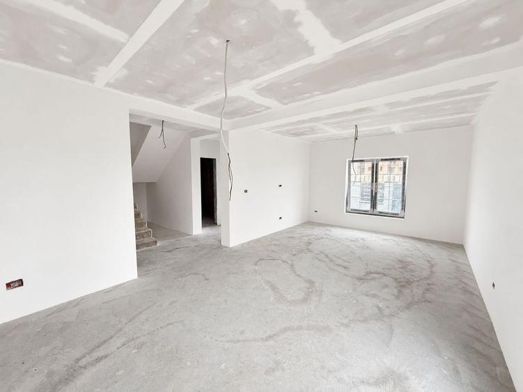Duplex cu 4 camere cu Canalizare în Moșnița Nouă