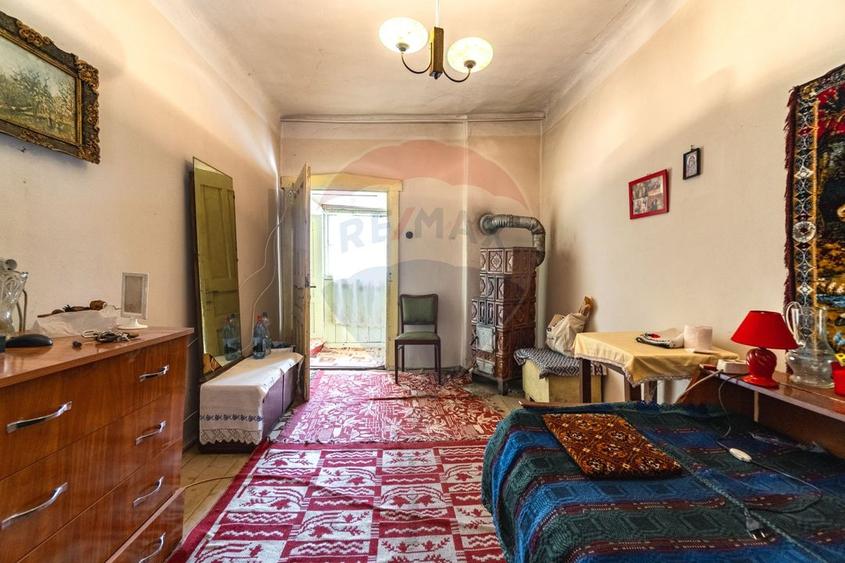 Casă individuală cu 5 camere cu Teren 1995 Mp în Jibert