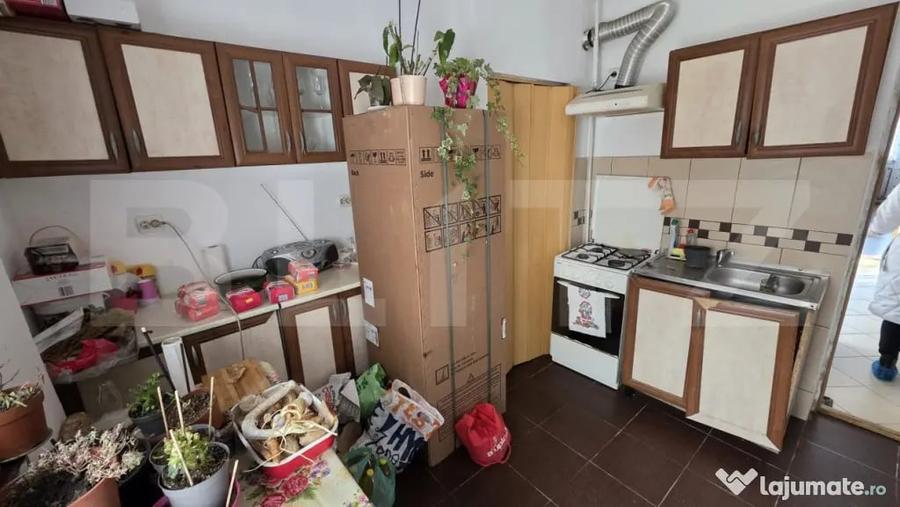 Casă cu 4 camere cu Teren 1500 Mp în Central