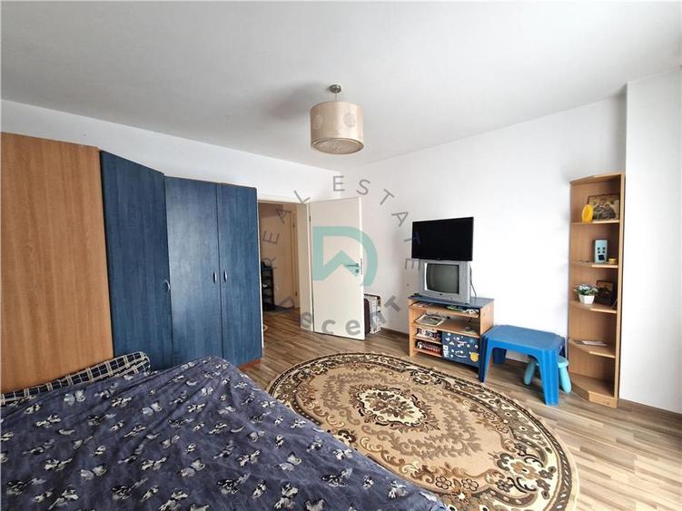 Apartament cu 2 camere decomandat în Tractorul